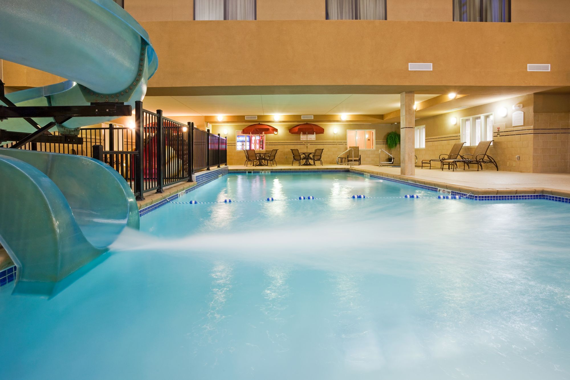 Holiday Inn Express Hotel & Suites Mitchell