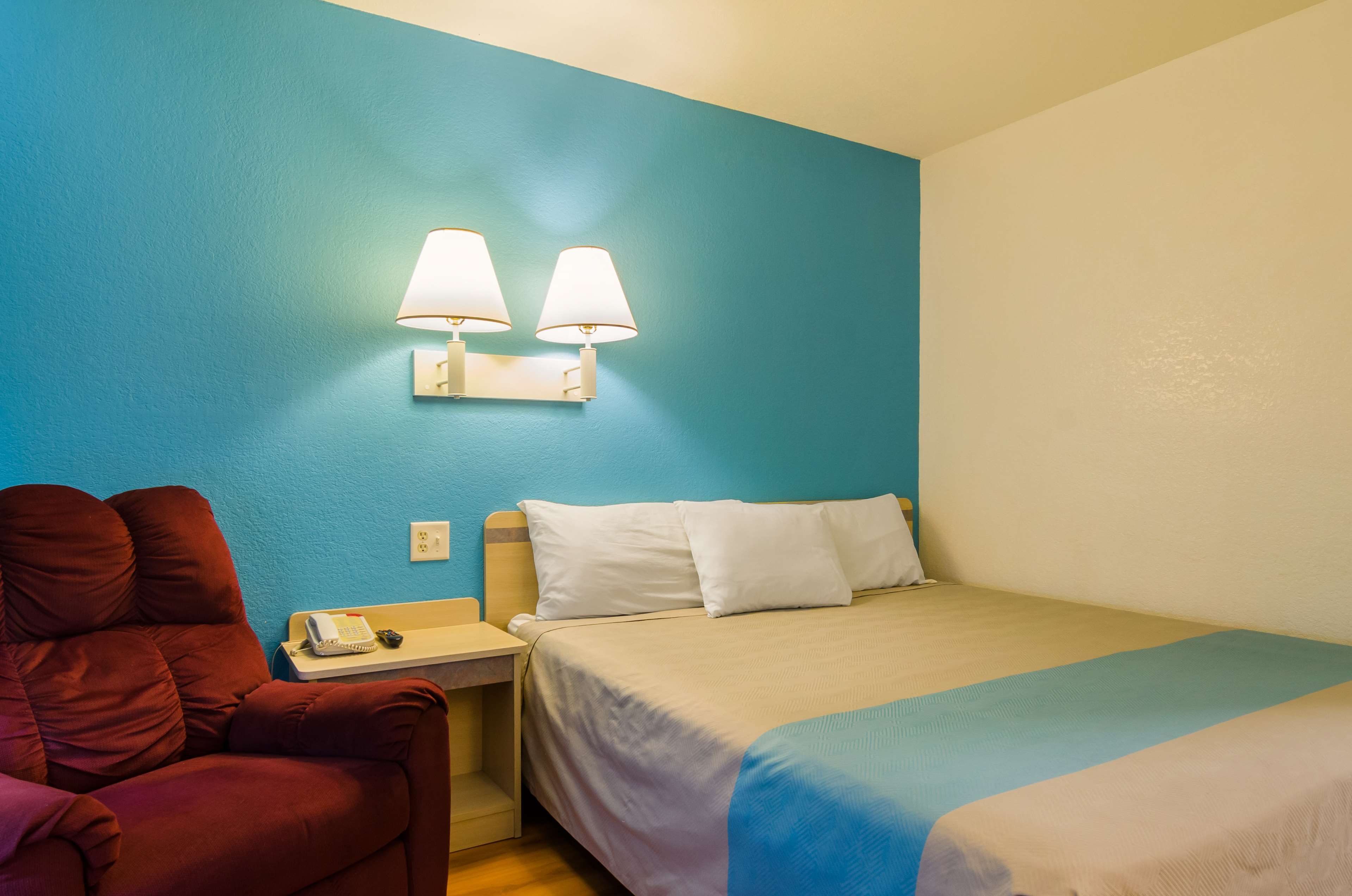 Motel 6 Mitchell