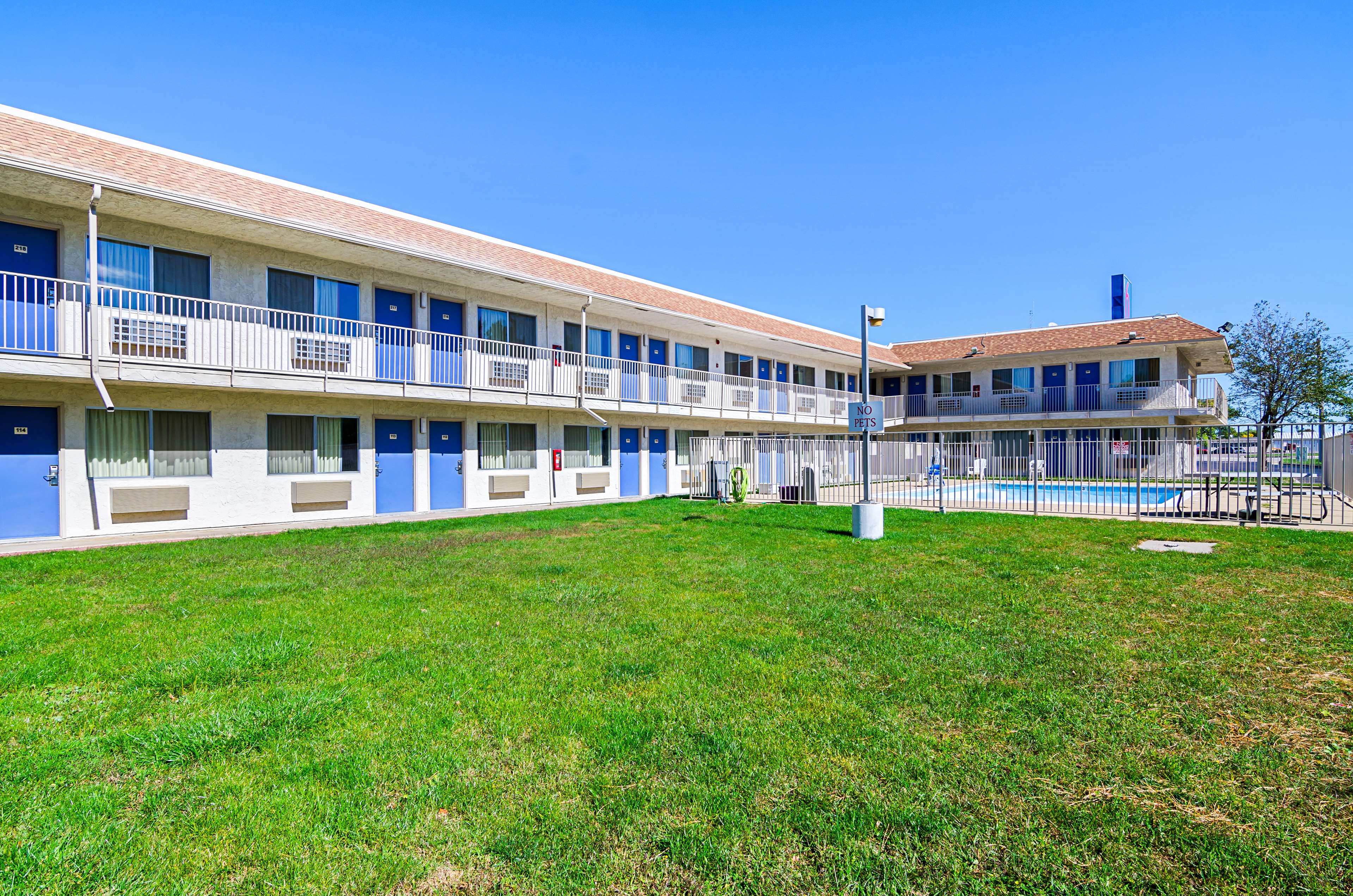 Motel 6 Mitchell