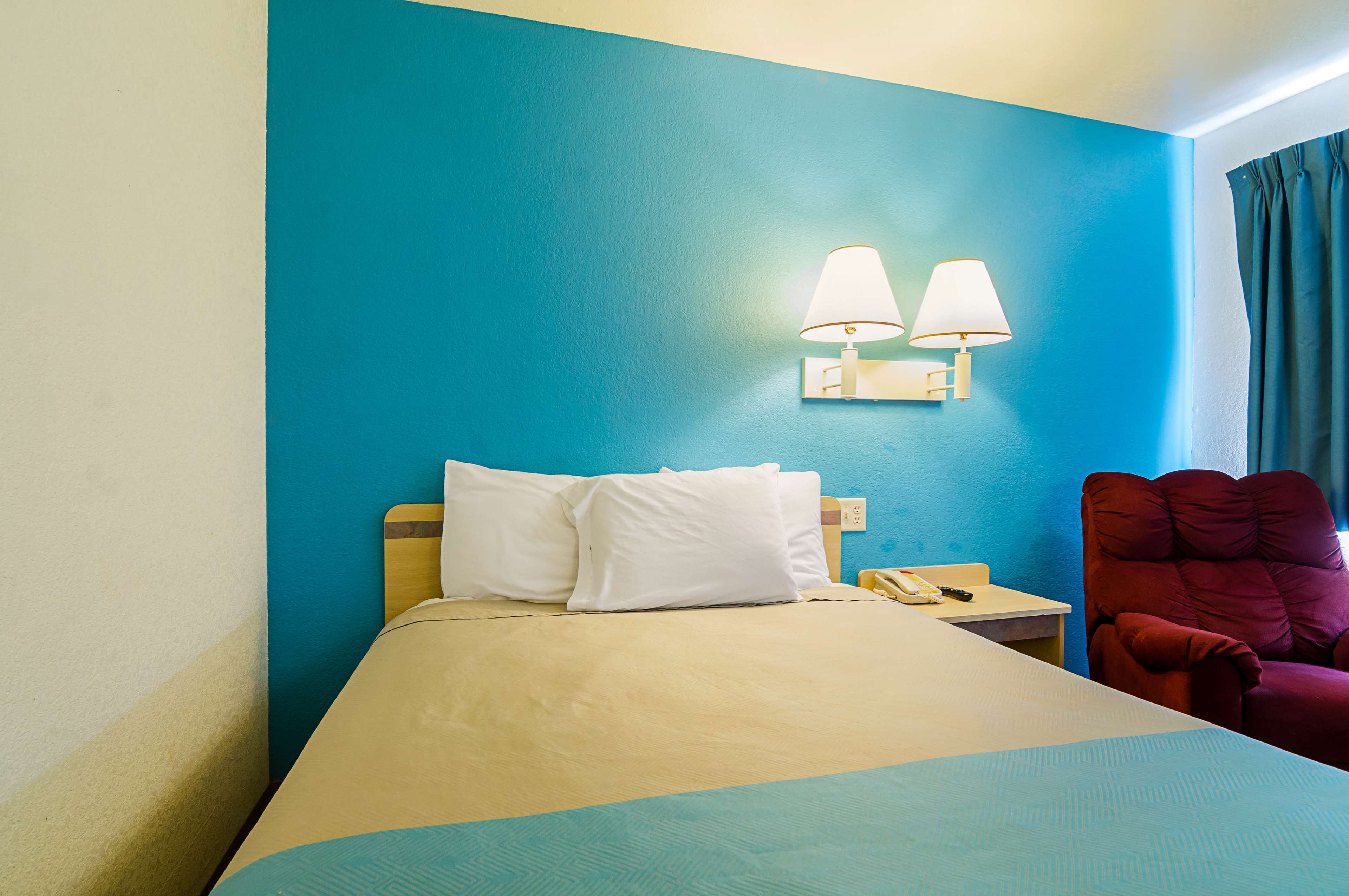 Motel 6 Mitchell