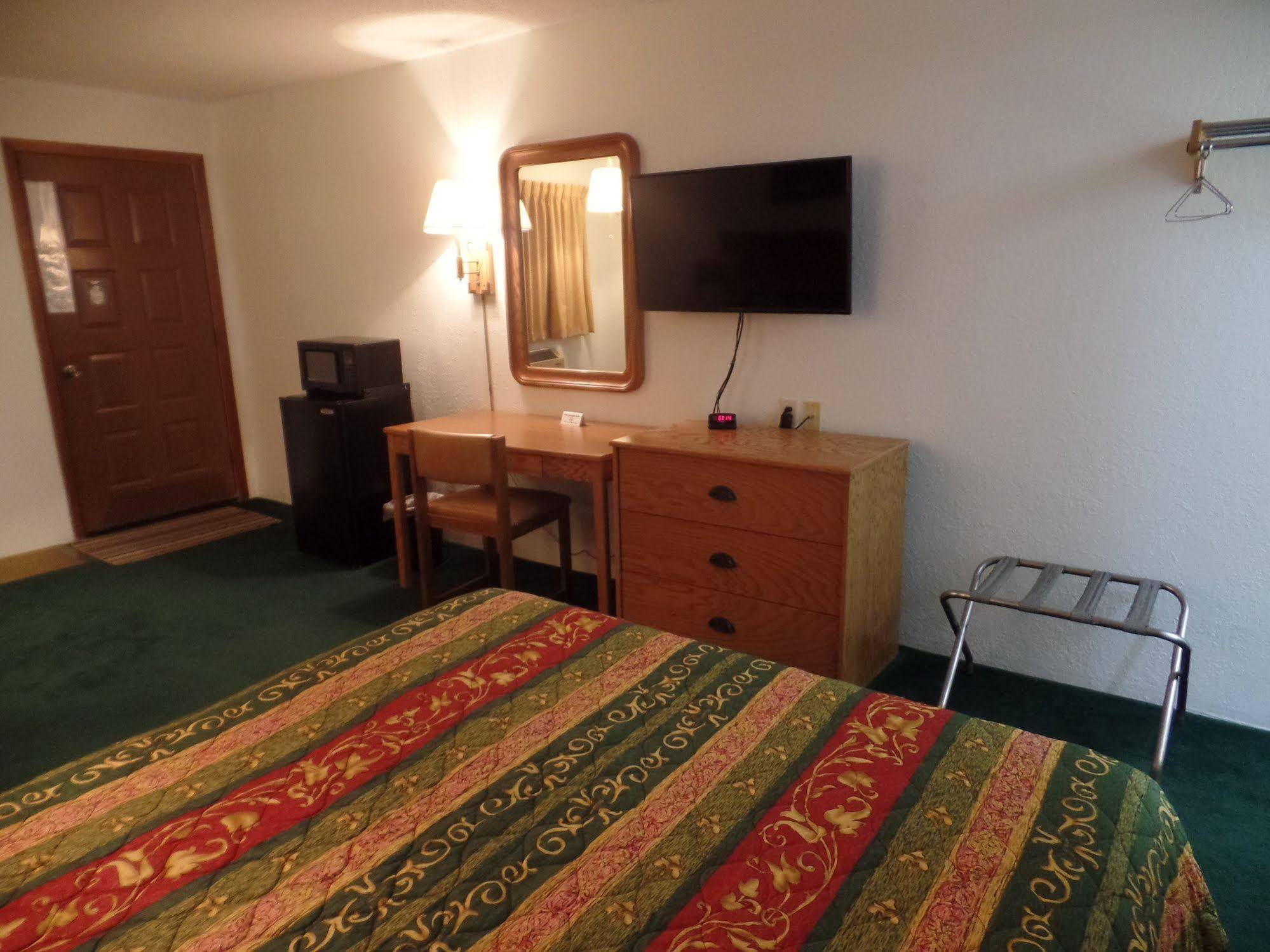 Dakota Country Inn & Suites