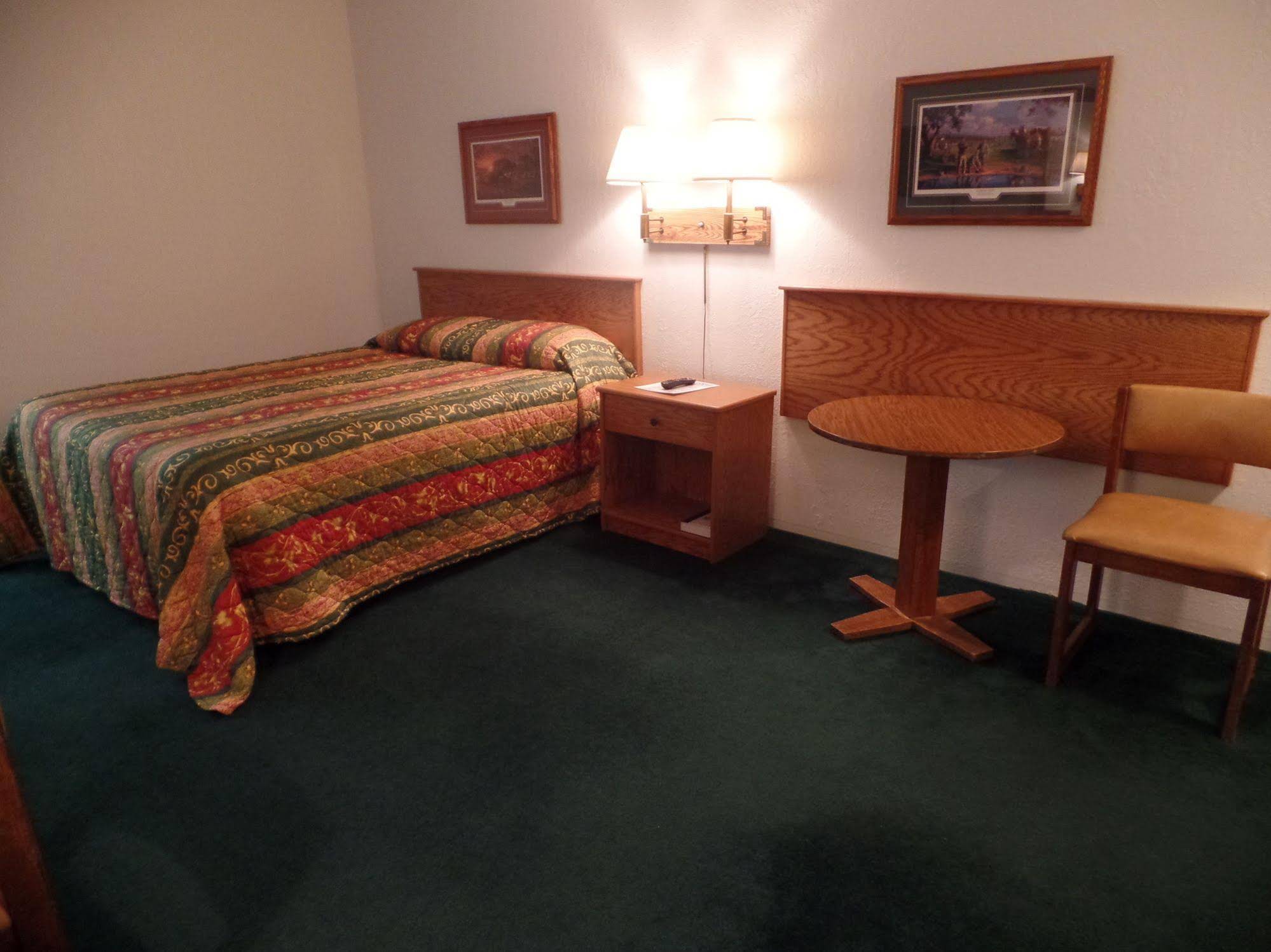 Dakota Country Inn & Suites