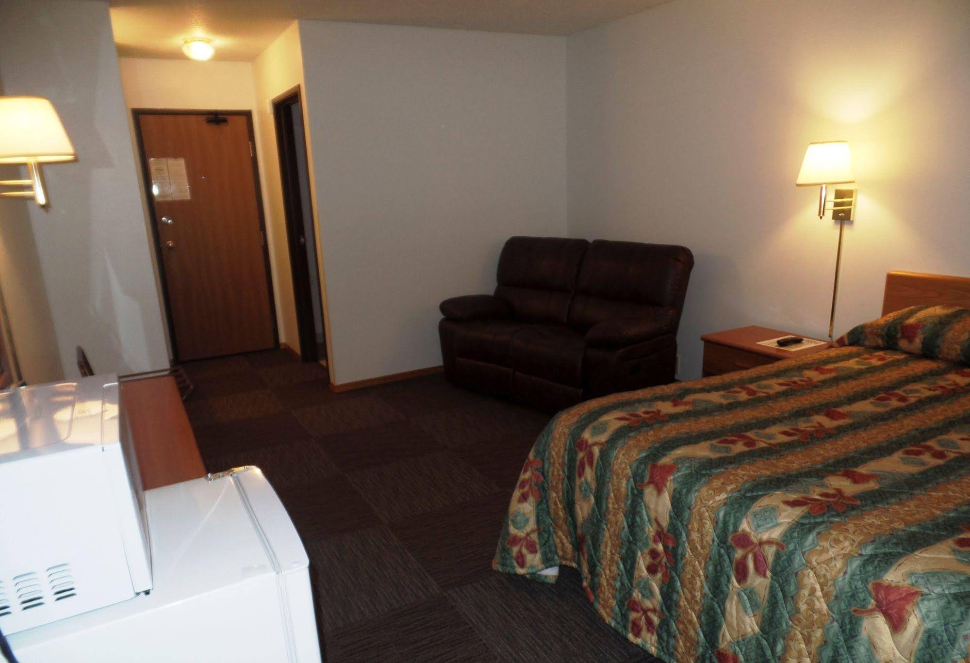 Dakota Country Inn & Suites