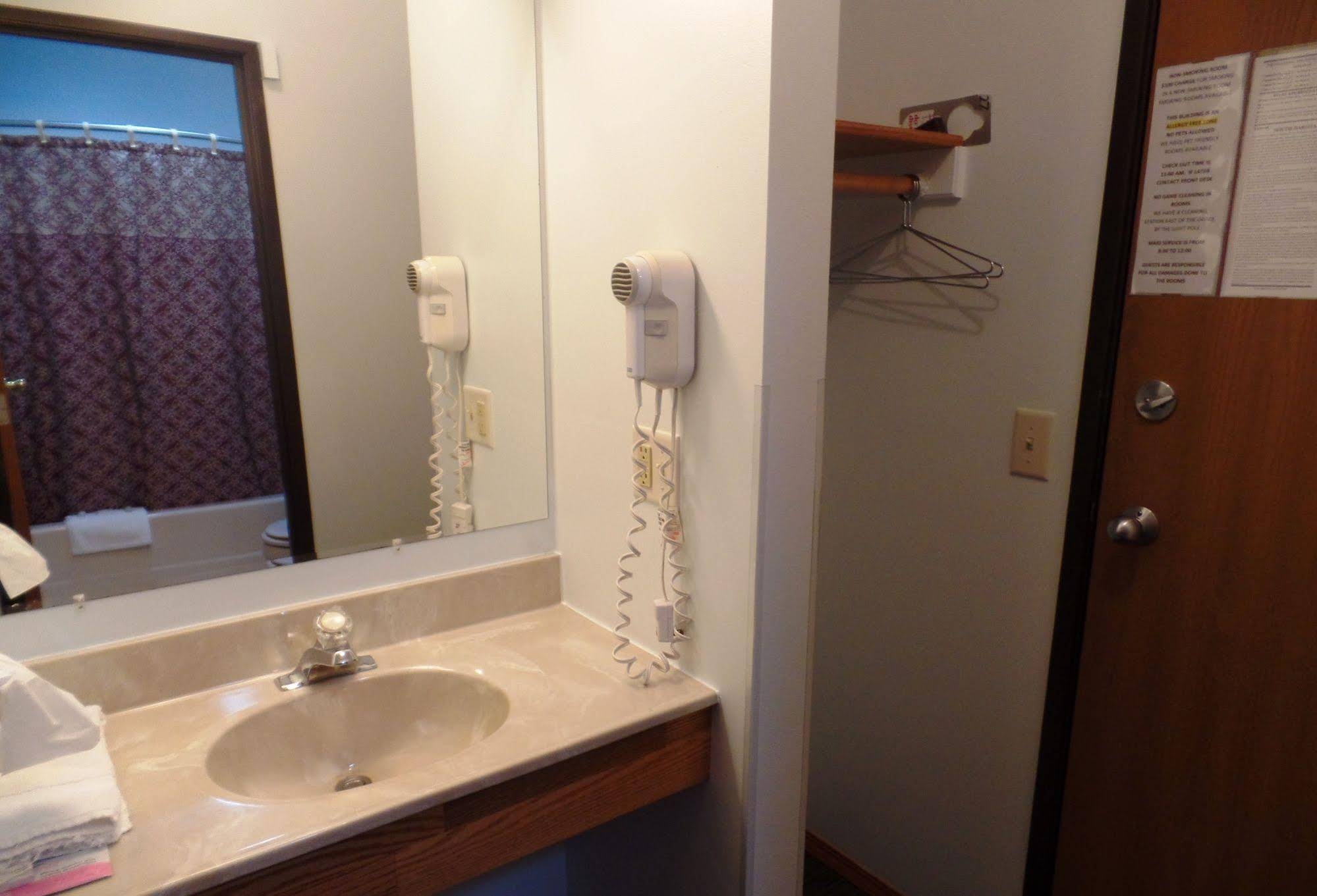 Dakota Country Inn & Suites