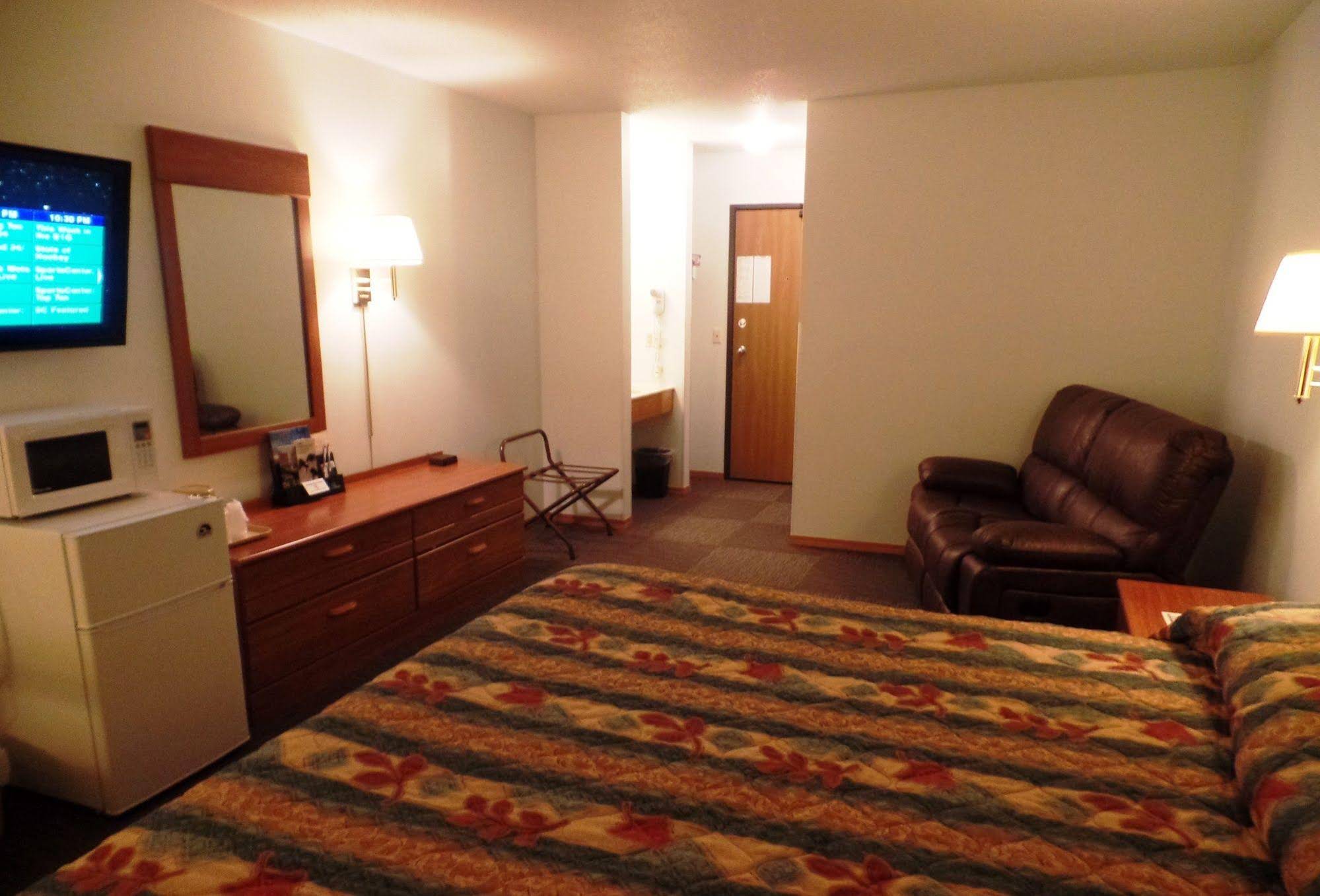 Dakota Country Inn & Suites