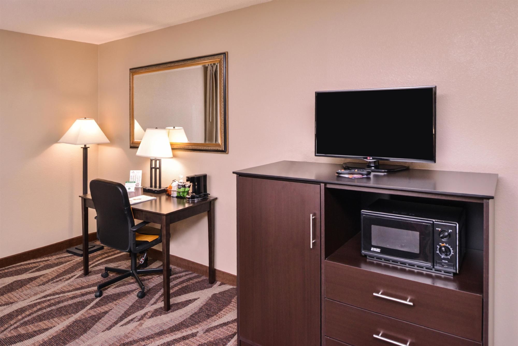 Baymont by Wyndham Sioux Falls North/I-29/Russell St