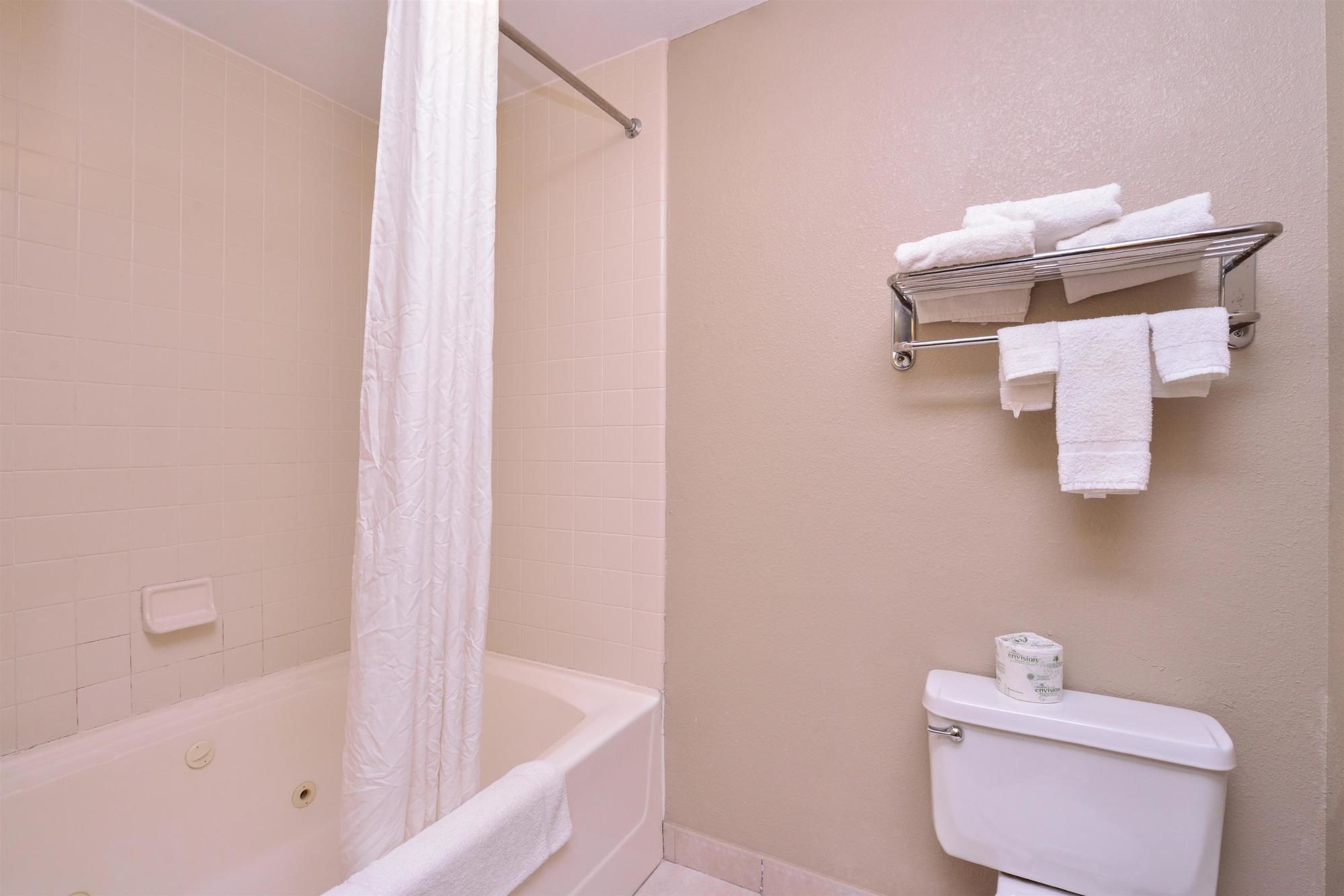 Baymont by Wyndham Sioux Falls North/I-29/Russell St