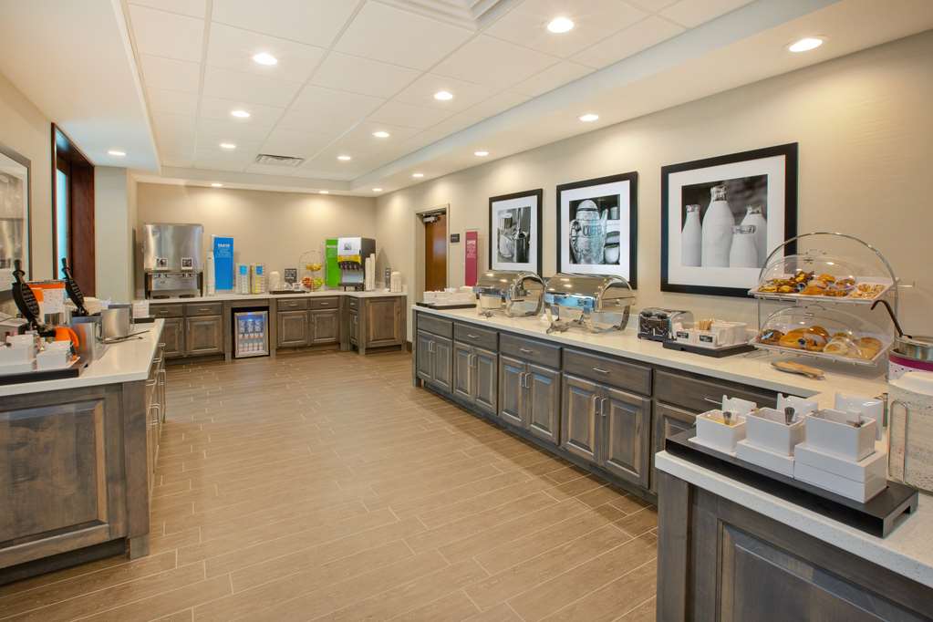 Hampton Inn & Suites Southwest/Sioux
