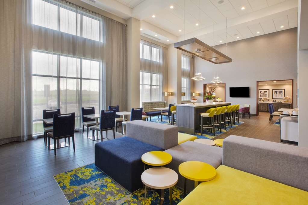 Hampton Inn & Suites Southwest/Sioux