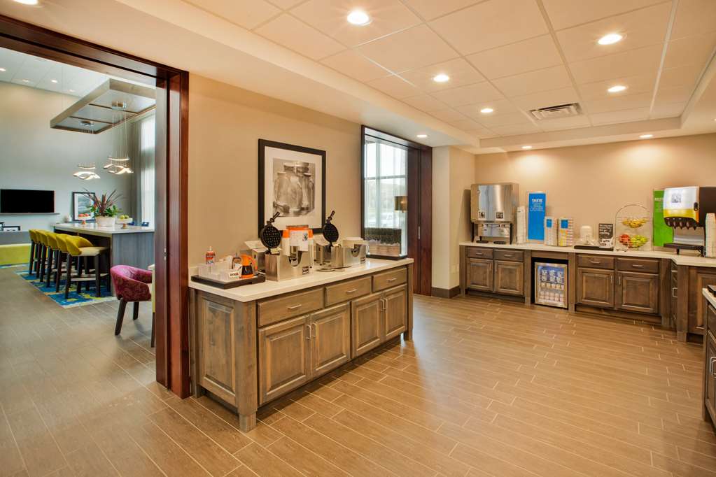 Hampton Inn & Suites Southwest/Sioux