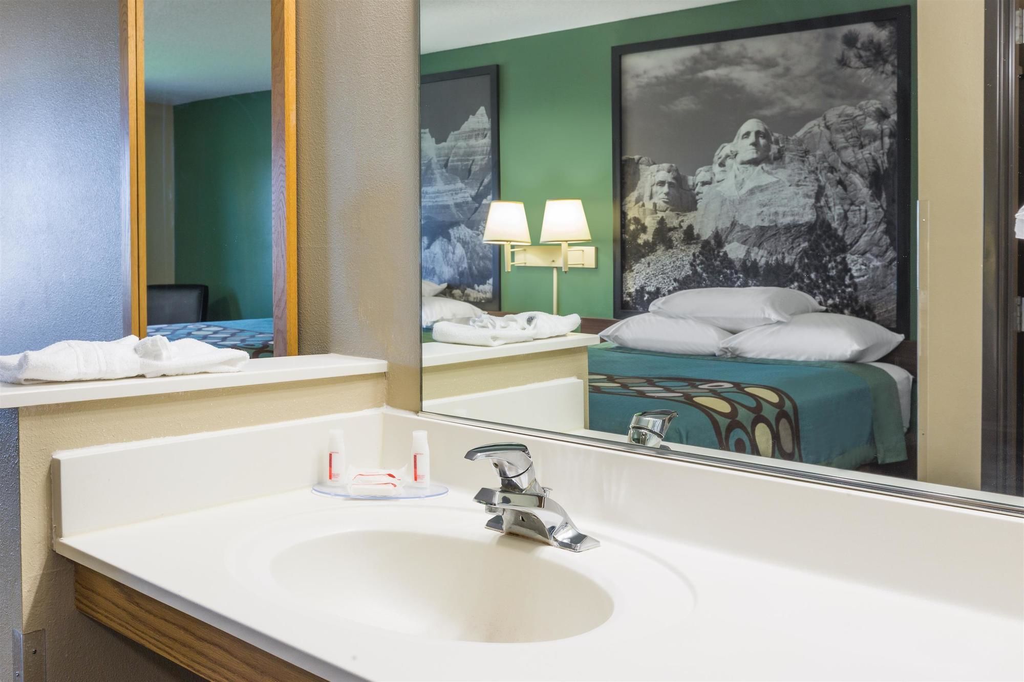 Super 8 by Wyndham Sioux Falls