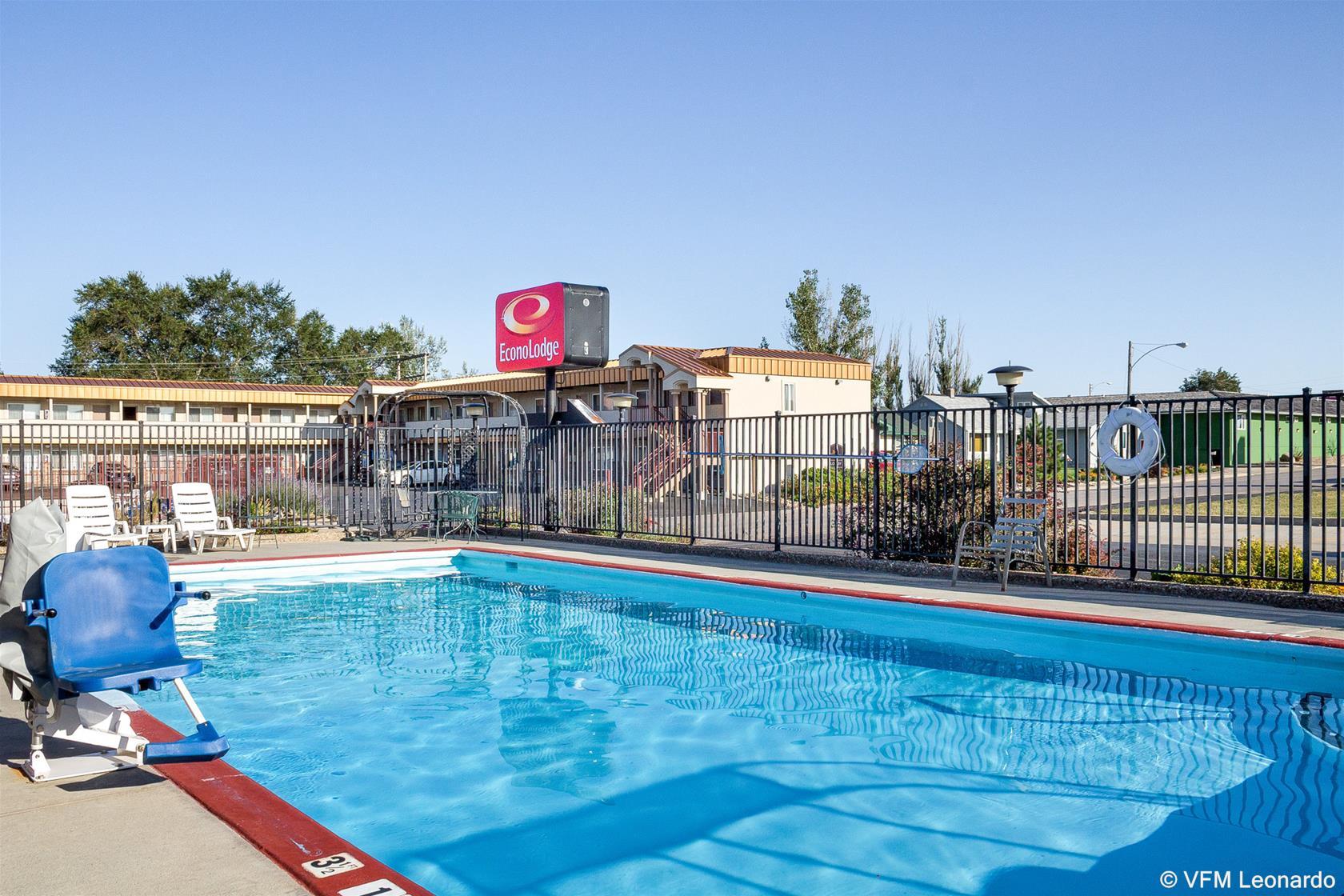 Econo Lodge Wall