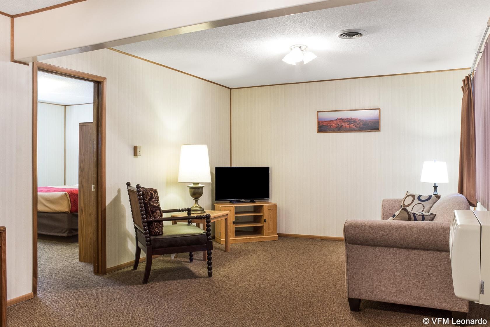 Econo Lodge Wall
