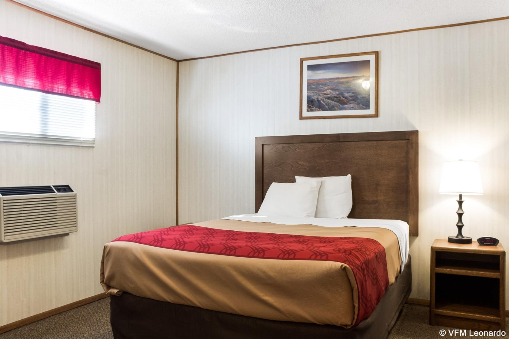 Econo Lodge Wall