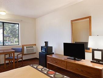 Super 8 by Wyndham Wall