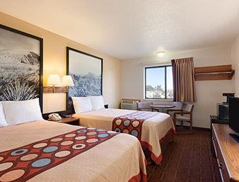 Super 8 by Wyndham Wall