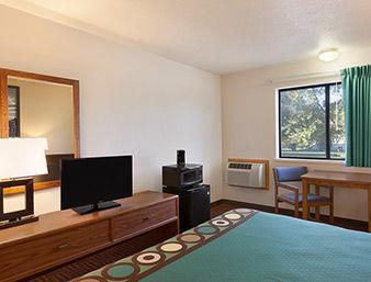 Super 8 by Wyndham Wall