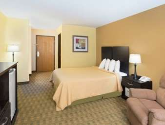 Econo Lodge Inn & Suites
