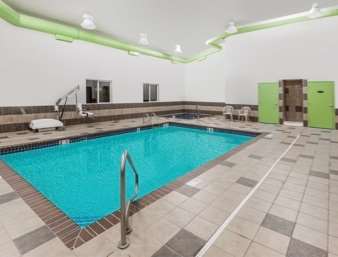 Econo Lodge Inn & Suites