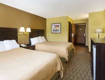 Econo Lodge Inn & Suites