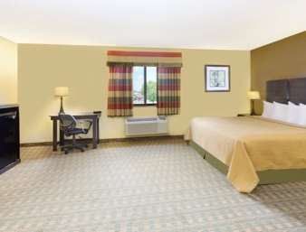 Econo Lodge Inn & Suites