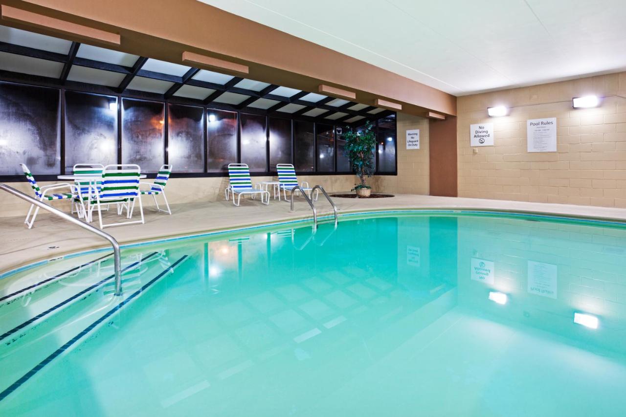 Holiday Inn Express & Suites Alcoa (Knoxville Airport)
