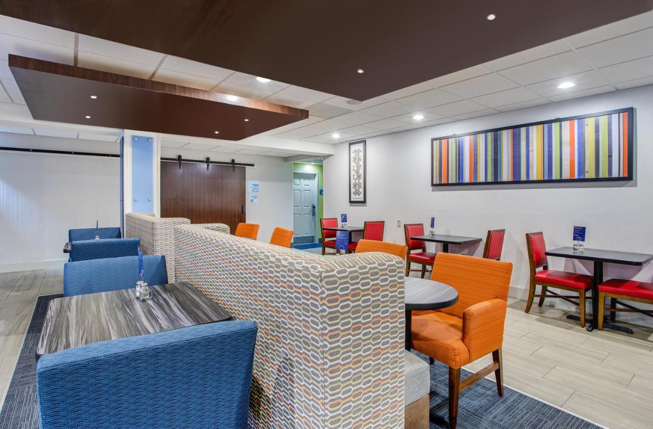 Holiday Inn Express & Suites Alcoa (Knoxville Airport)