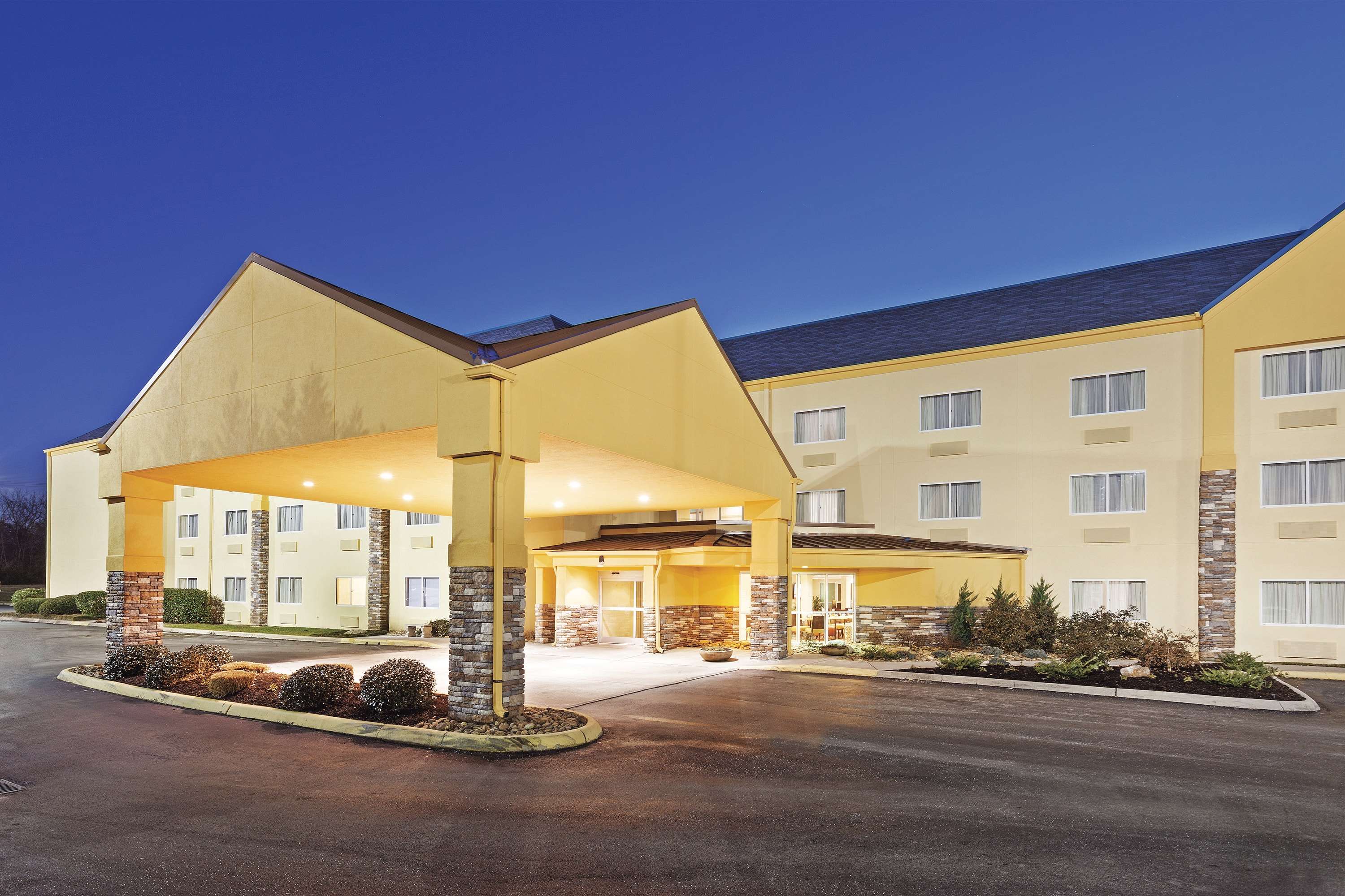 La Quinta Inn & Suites by Wyndham Knoxville Airport