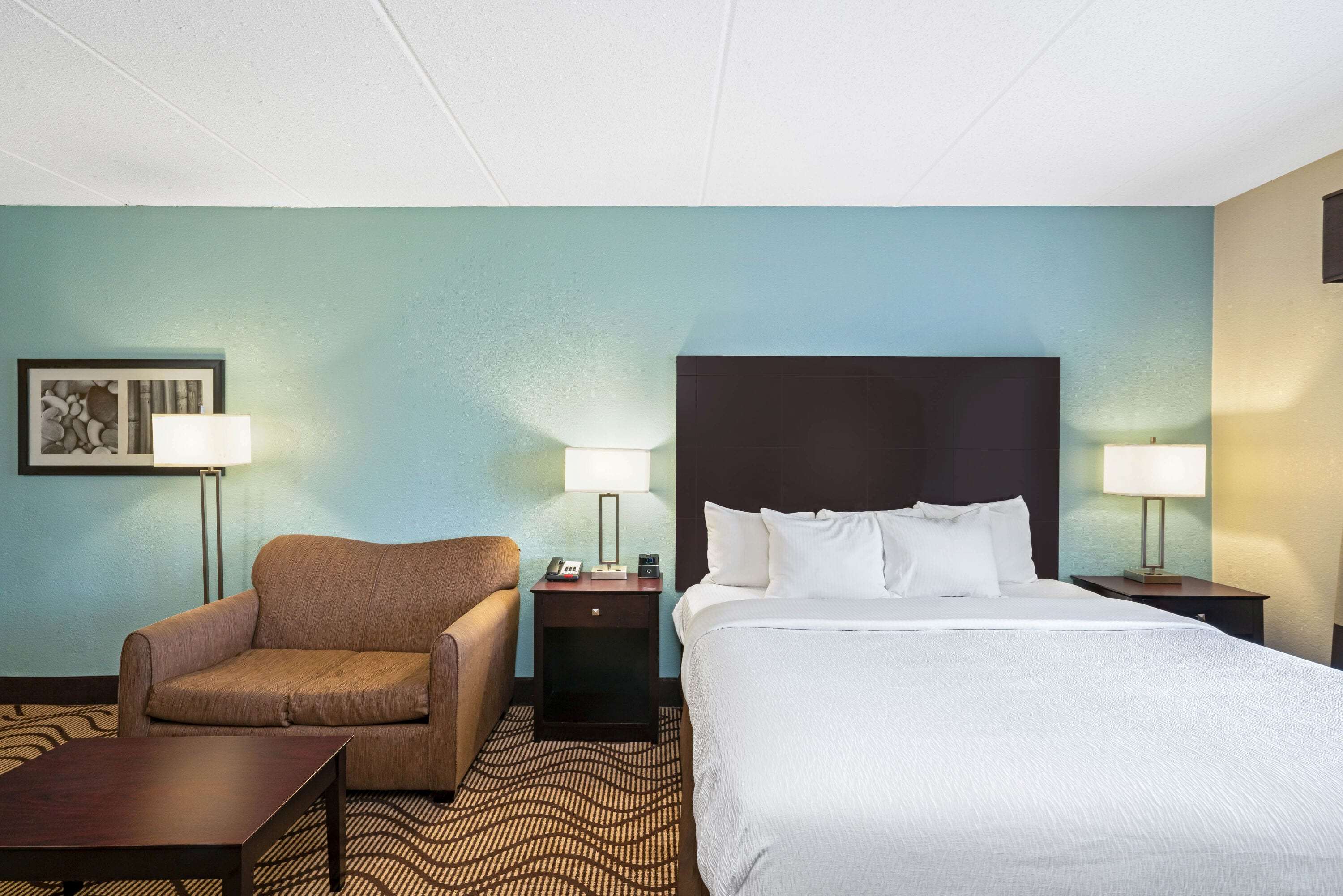 La Quinta Inn & Suites by Wyndham Knoxville Airport