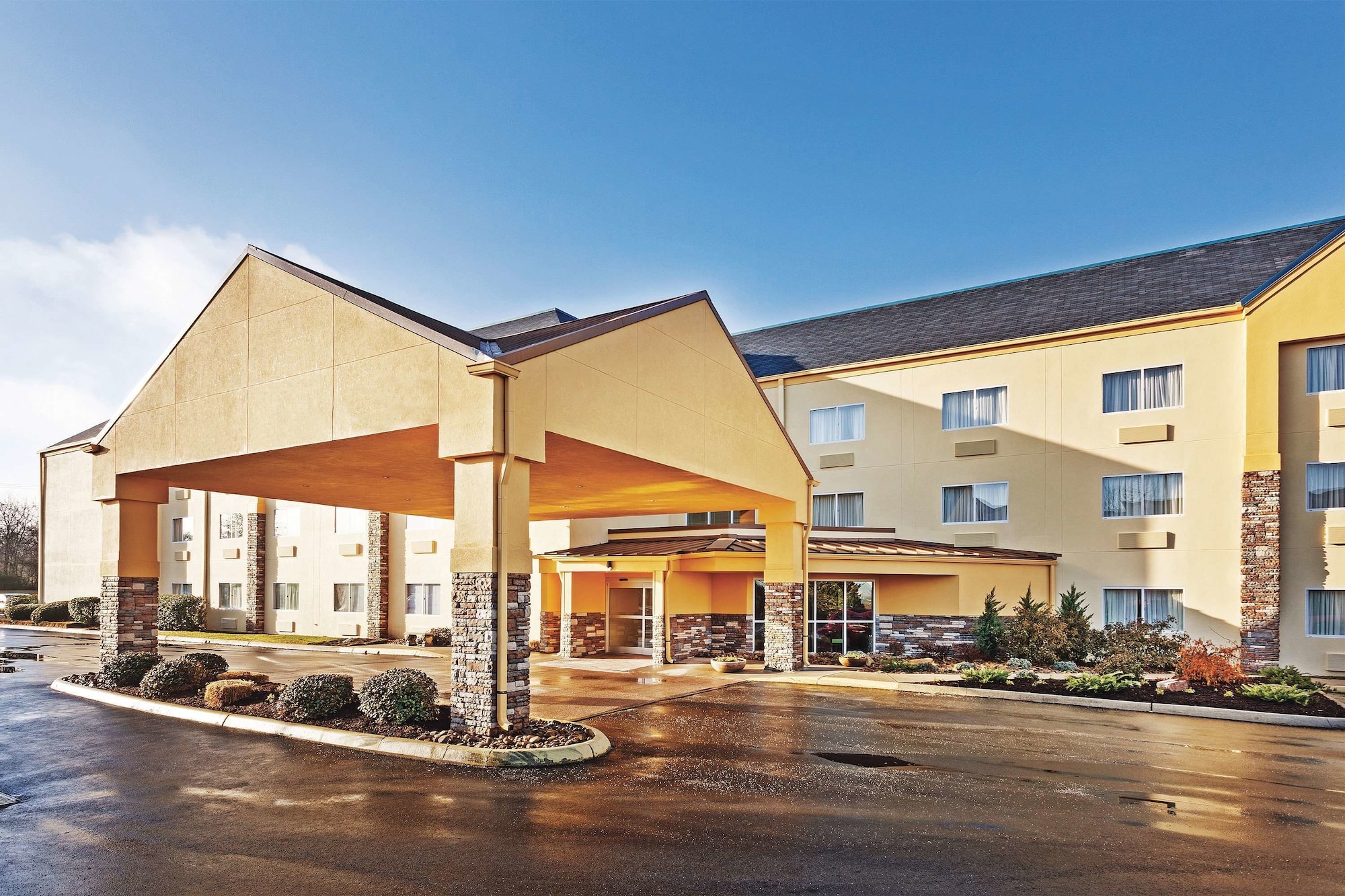 La Quinta Inn & Suites by Wyndham Knoxville Airport