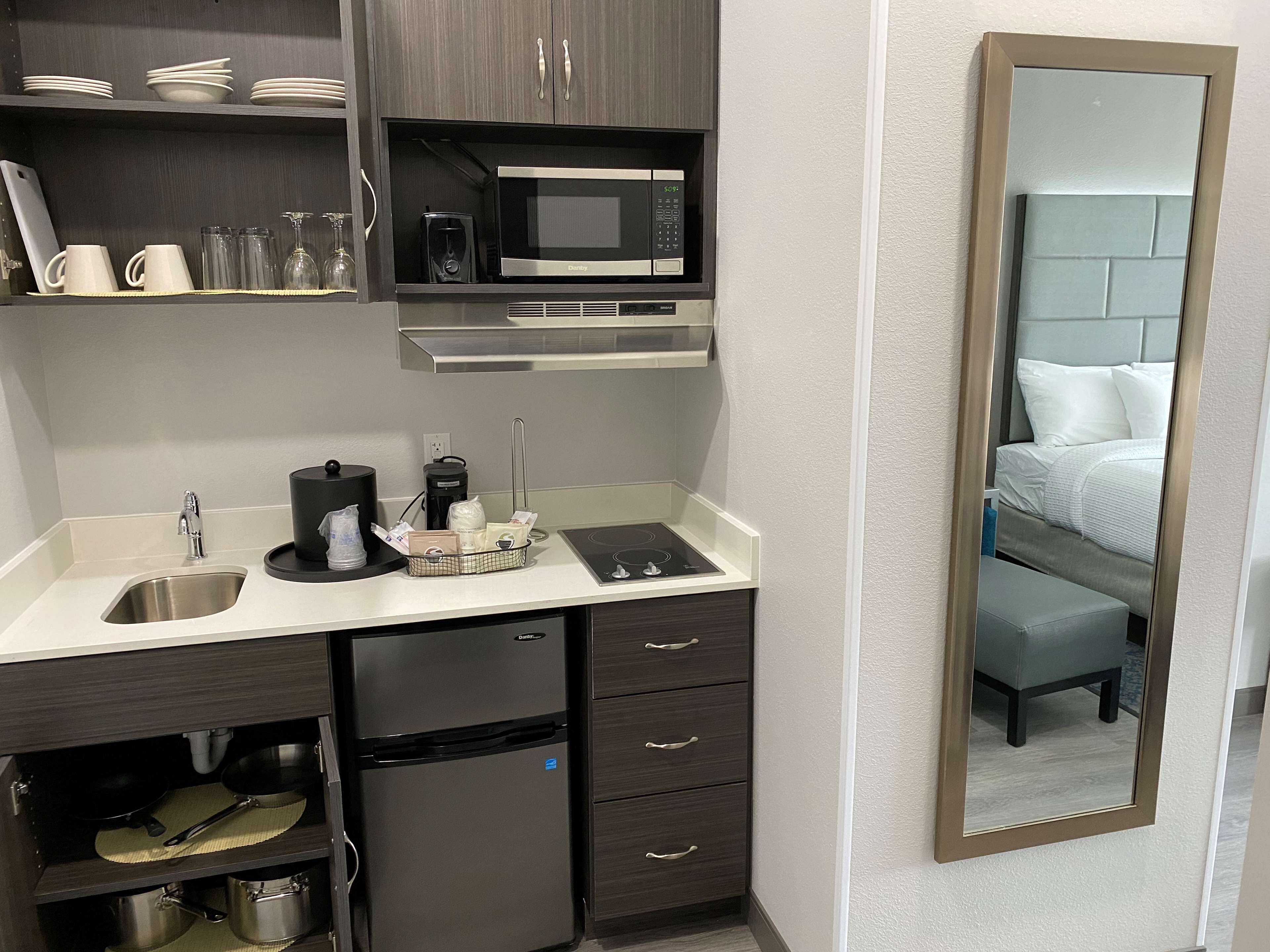 Best Western Plus Executive Residency Antioch Inn