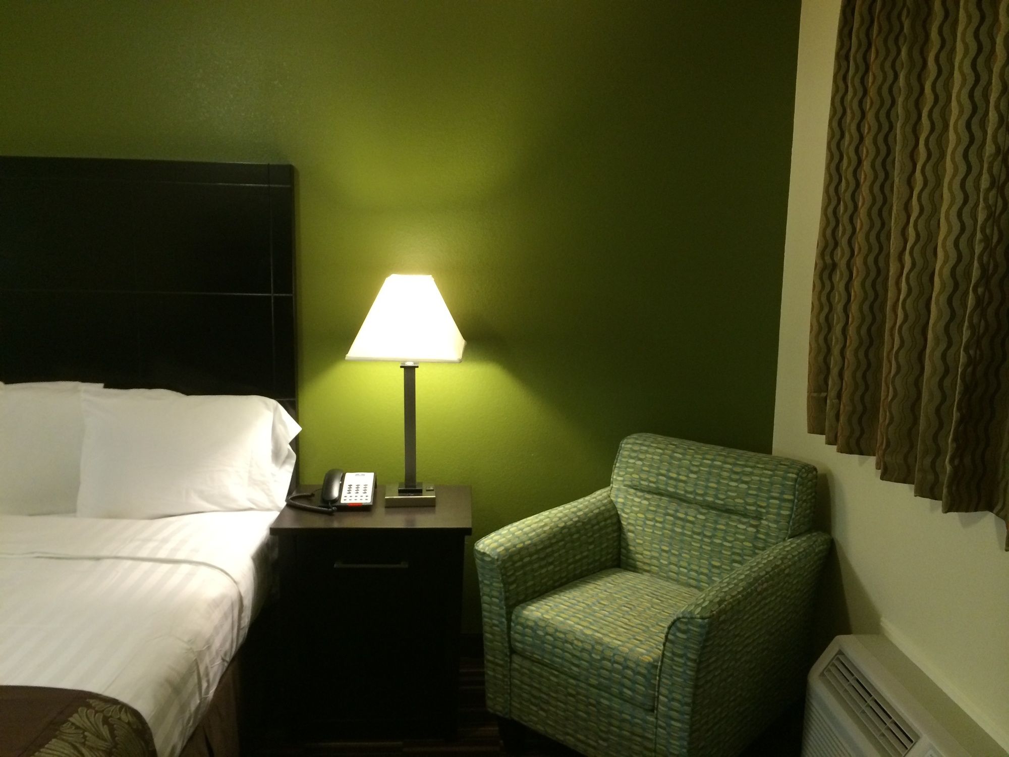 Boarders Inn & Suites Ashland City