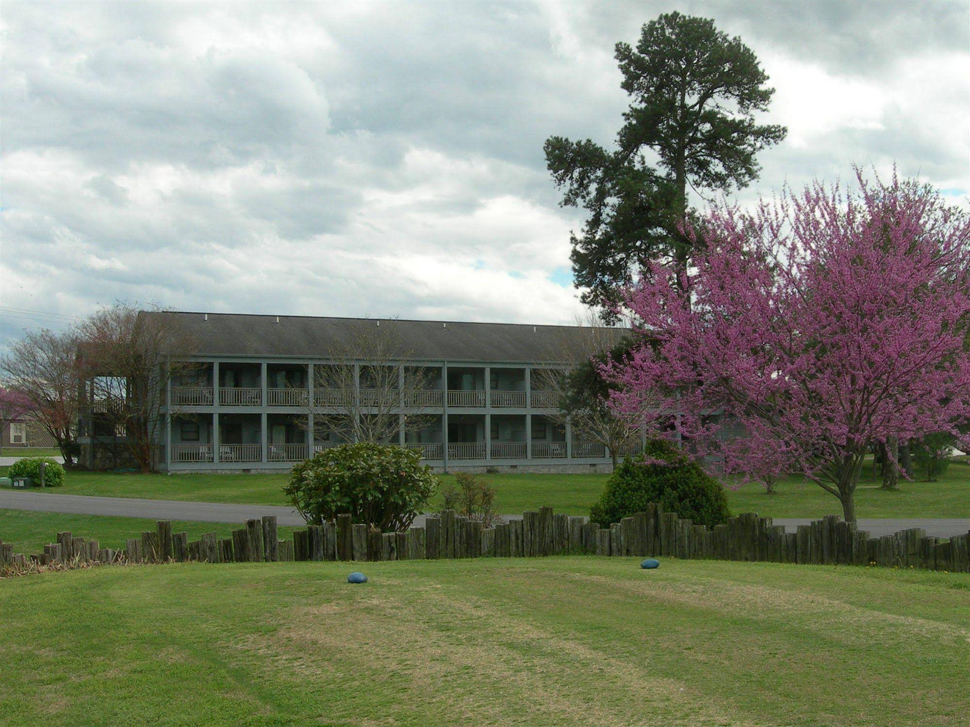 Baneberry Golf and Resort