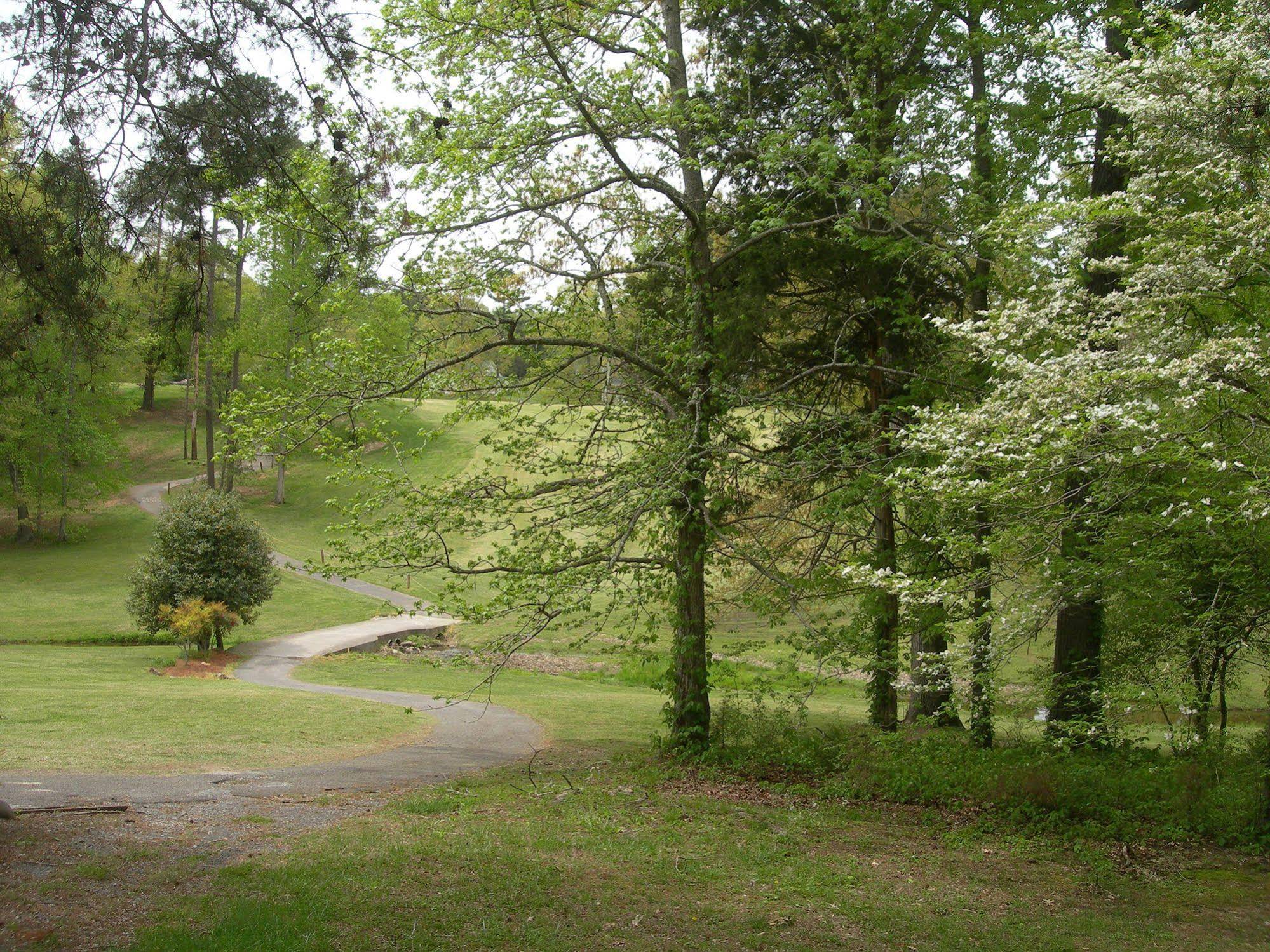 Baneberry Golf and Resort