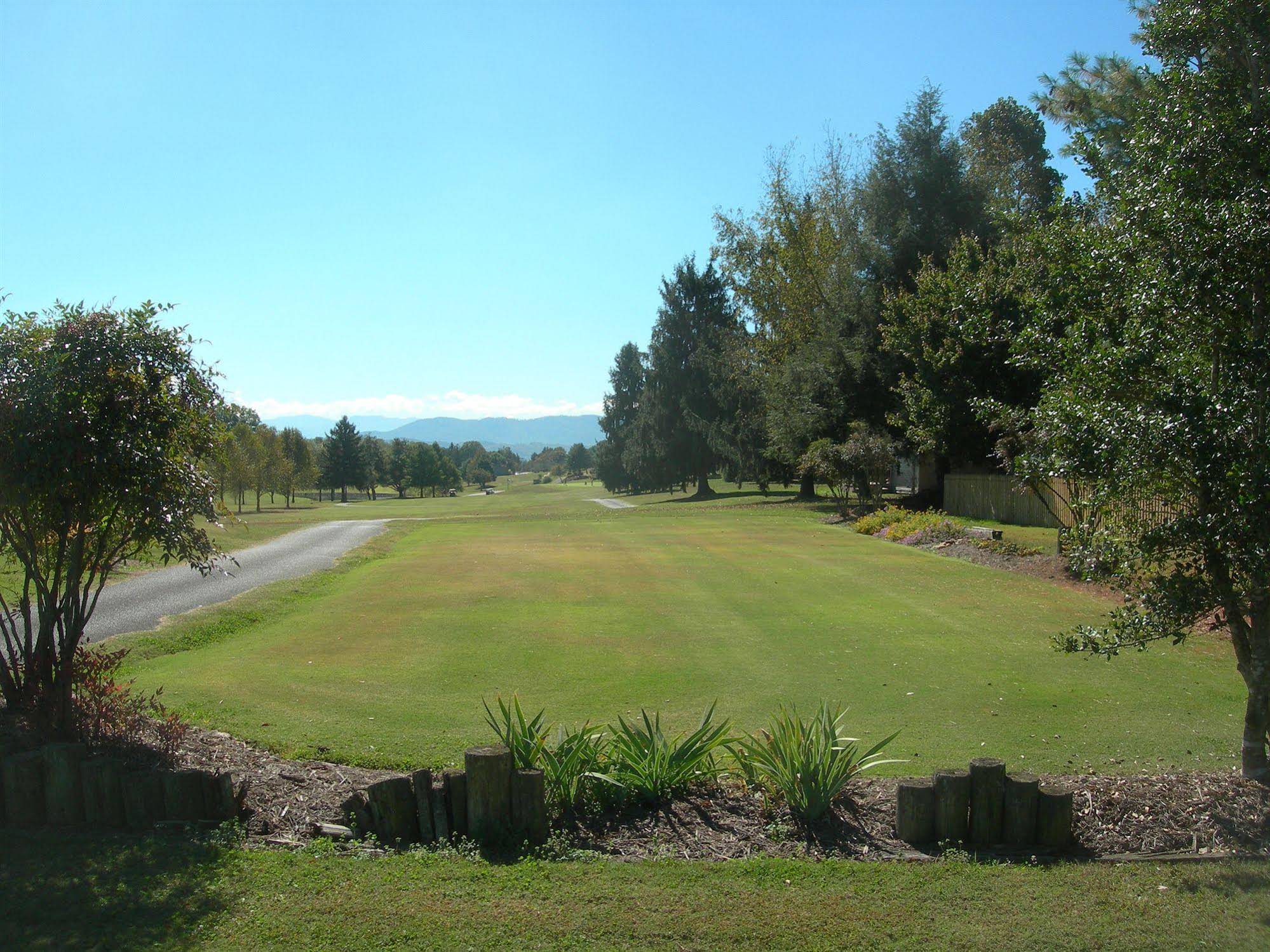 Baneberry Golf and Resort