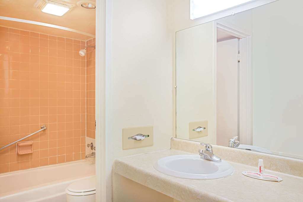 Bristol Parkway inn