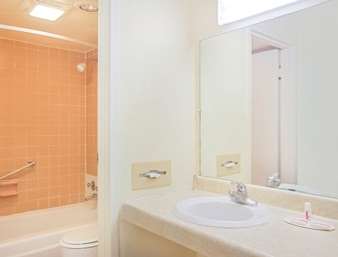 Bristol Parkway inn