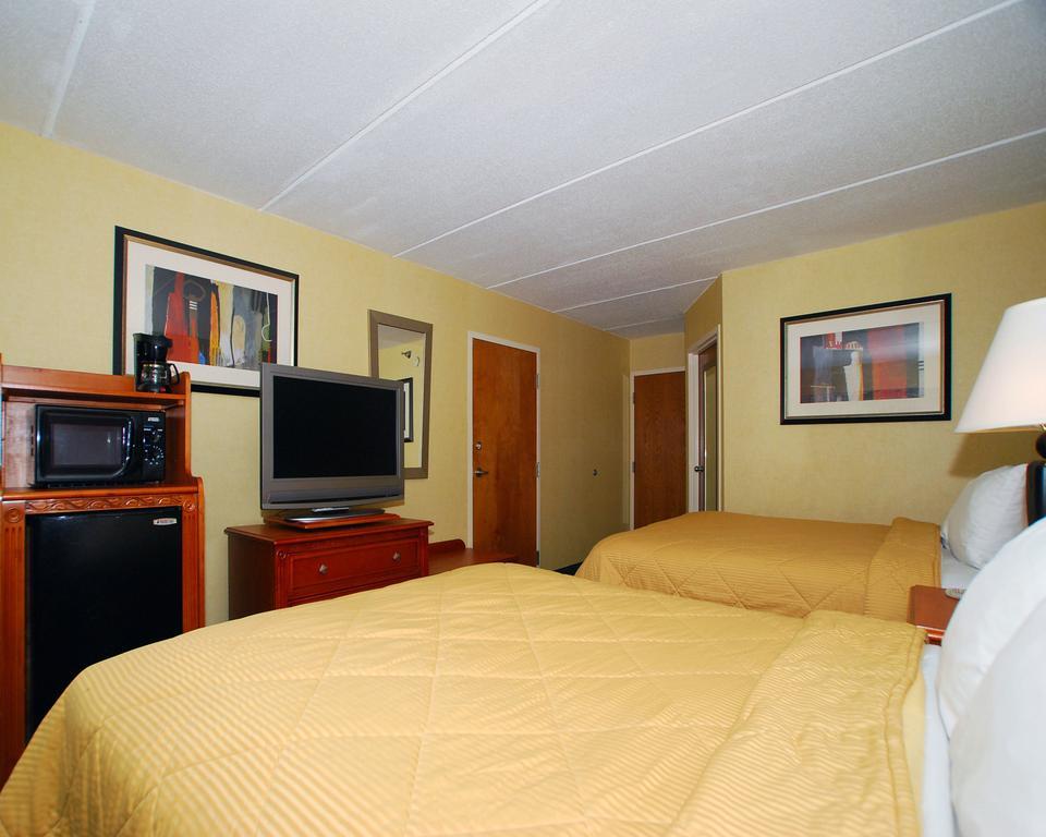 Comfort Inn & Suites Hamilton Place