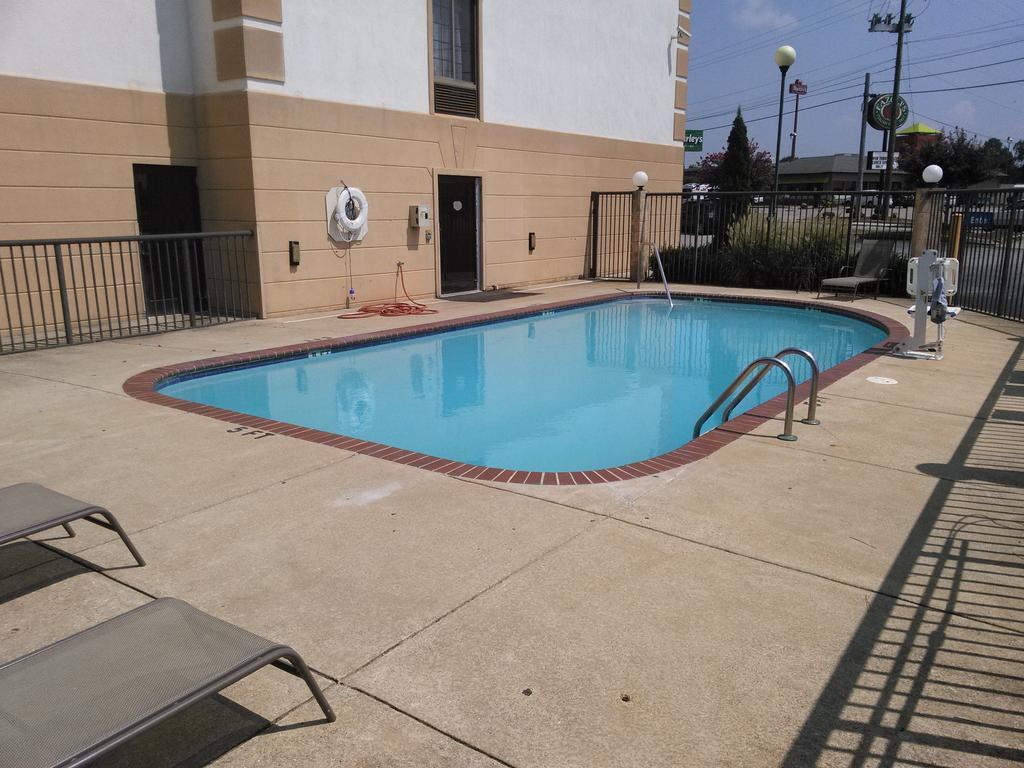 Comfort Inn & Suites Hamilton Place