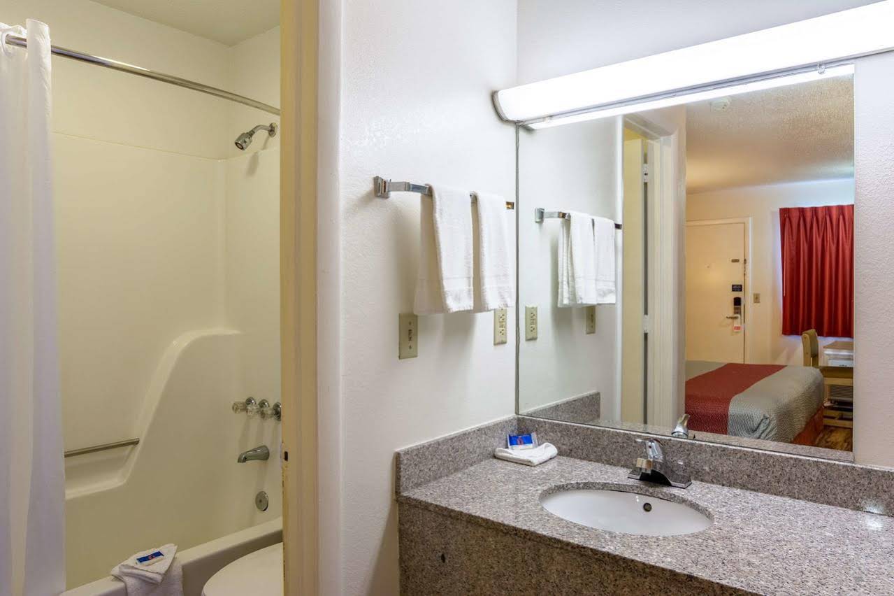 Motel 6 East Ridge #4423