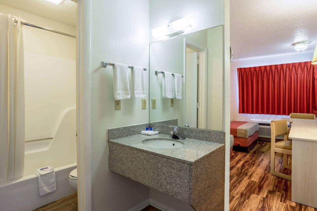 Motel 6 East Ridge #4423