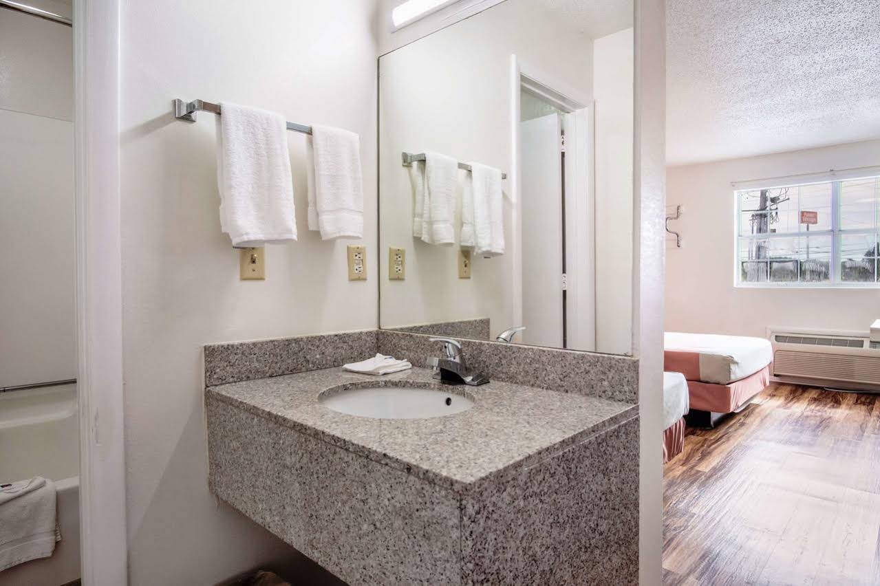 Motel 6 East Ridge #4423