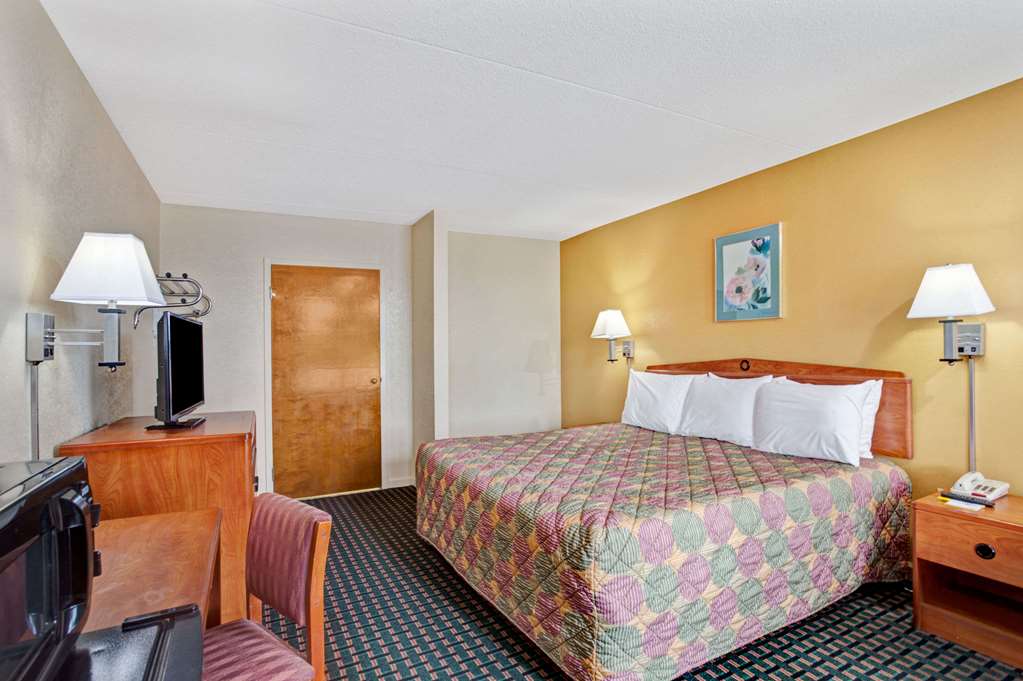 Days Inn by Wyndham Clarksville TN