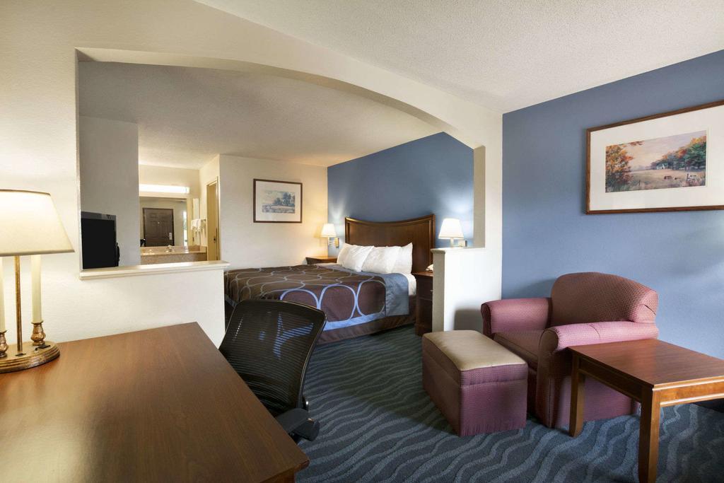 Days Inn by Wyndham Clarksville North