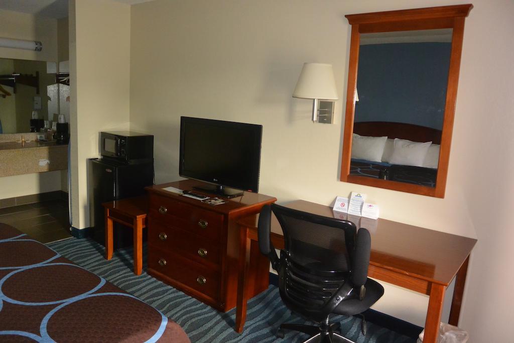 Days Inn by Wyndham Clarksville North