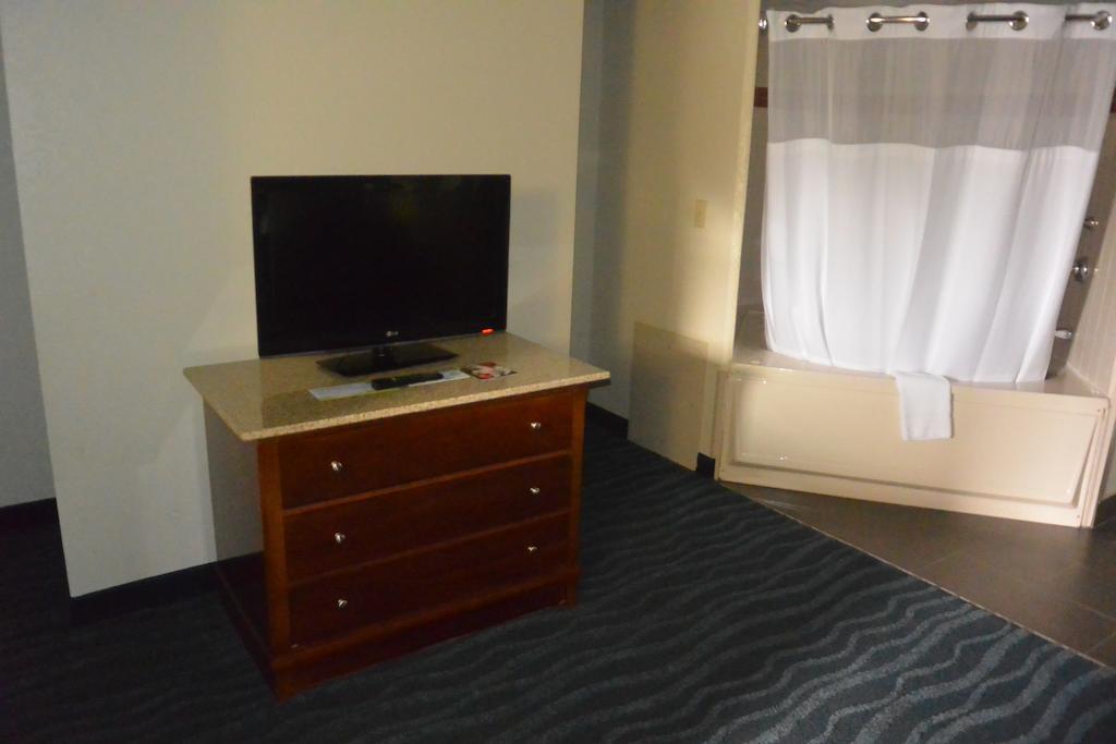 Days Inn by Wyndham Clarksville North