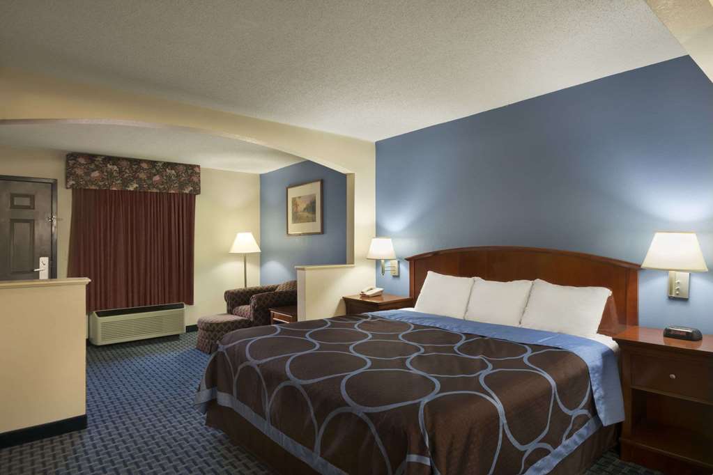 Days Inn by Wyndham Clarksville North