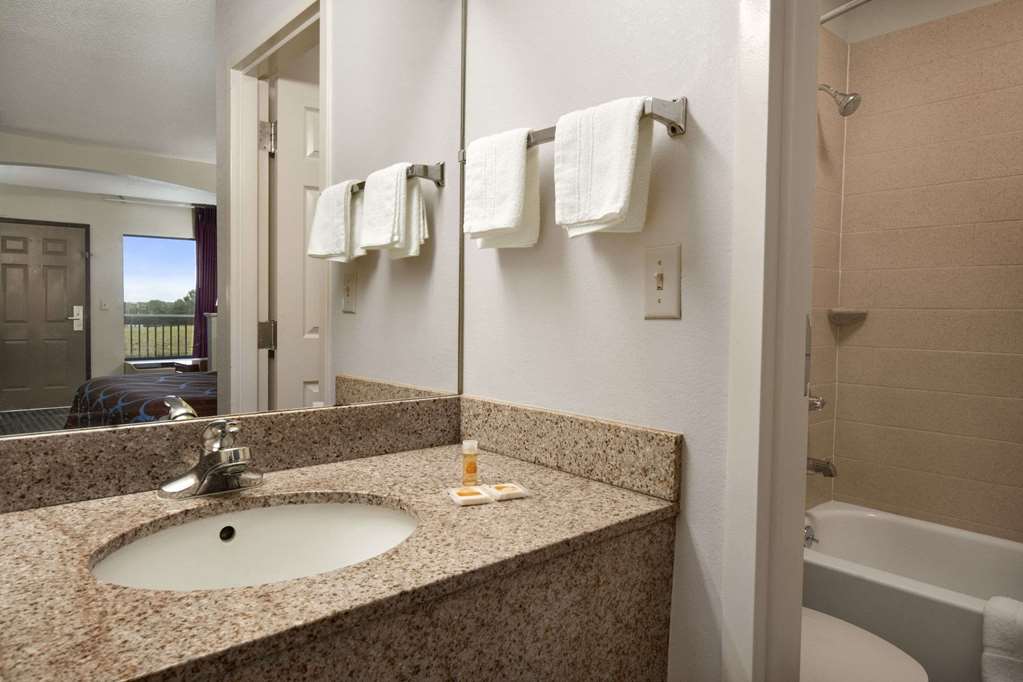 Days Inn by Wyndham Clarksville North