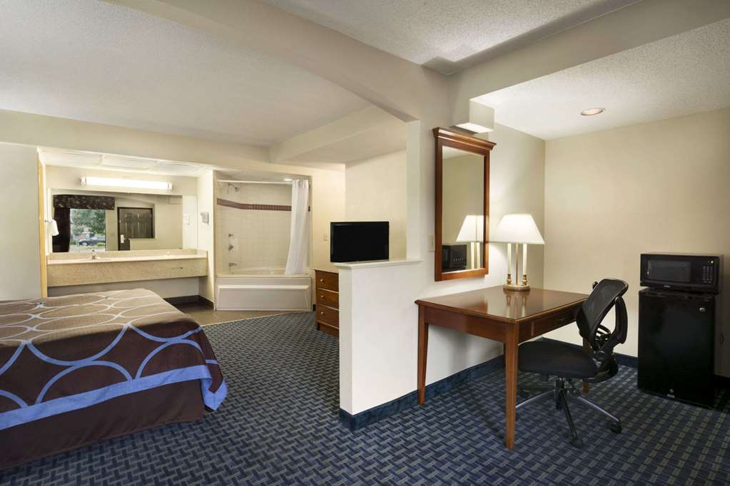 Days Inn by Wyndham Clarksville North