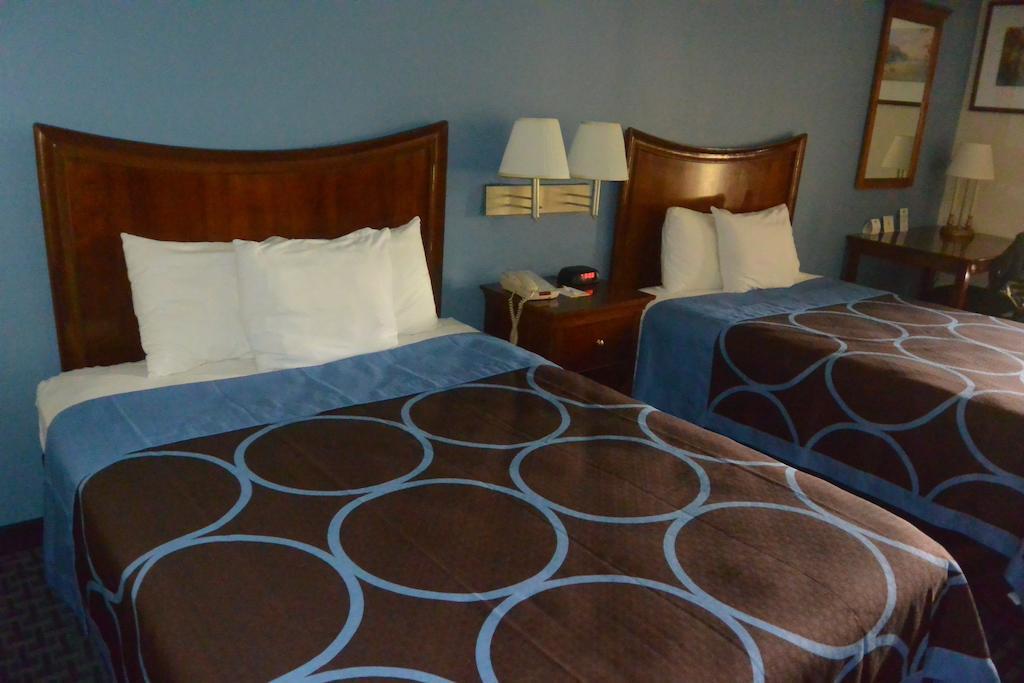 Days Inn by Wyndham Clarksville North